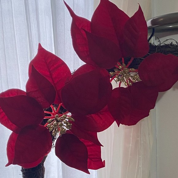 *NWT* Poinsettia Wreath - Picture 3 of 3